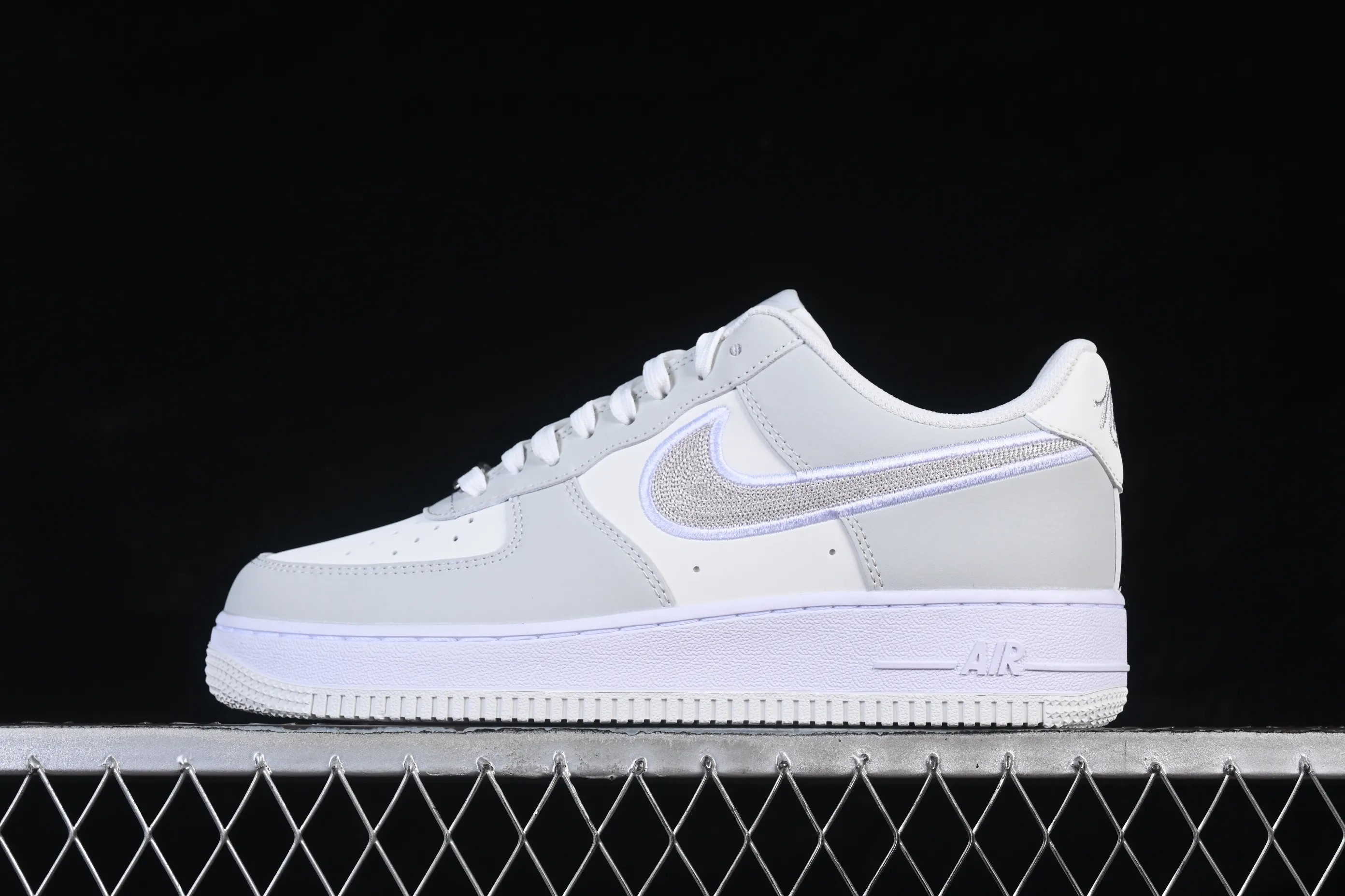All categories Nk Air Force 1 Air Force series Nk Air Force 1 Low Air Force low-top Nike Air Force 1'07 Low white and gray embroidery Air Force 1 low-top casual sneakers IB6842-100